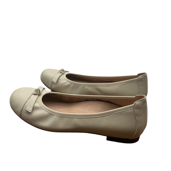 NWT Vionic‎ Cream Women's Flats with Bow Detail size 6 - Picture 9 of 14